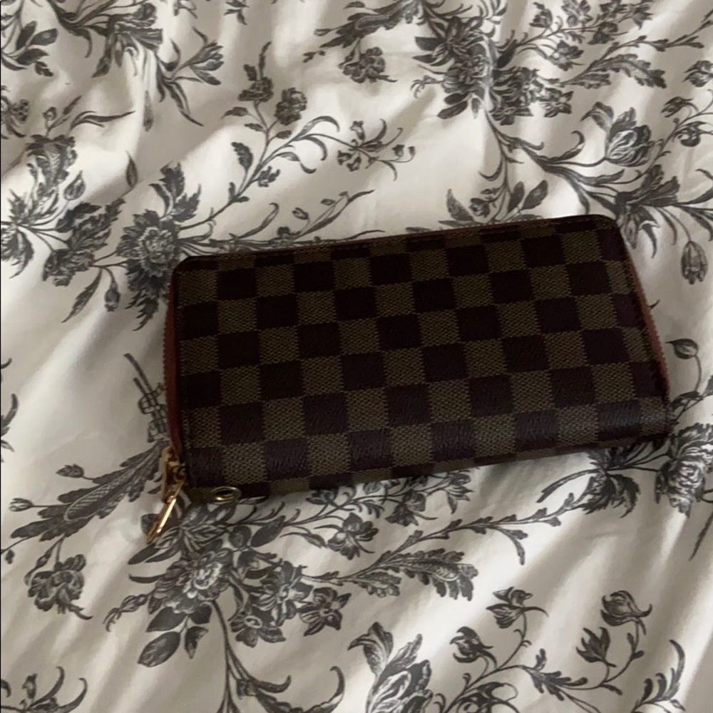 5/$15 checkered wallet